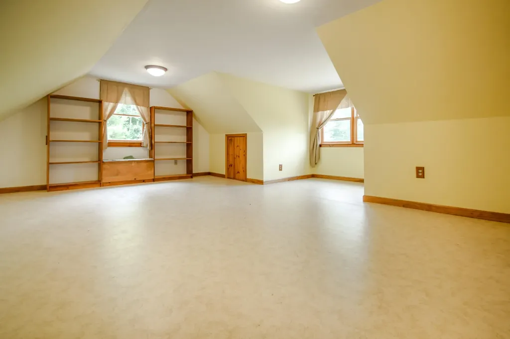10 Lake St George Terrace Liberty ME 04949