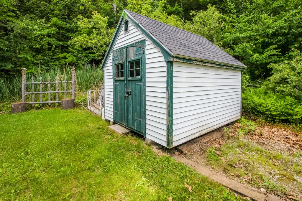 10 Lake St George Terrace Liberty ME 04949