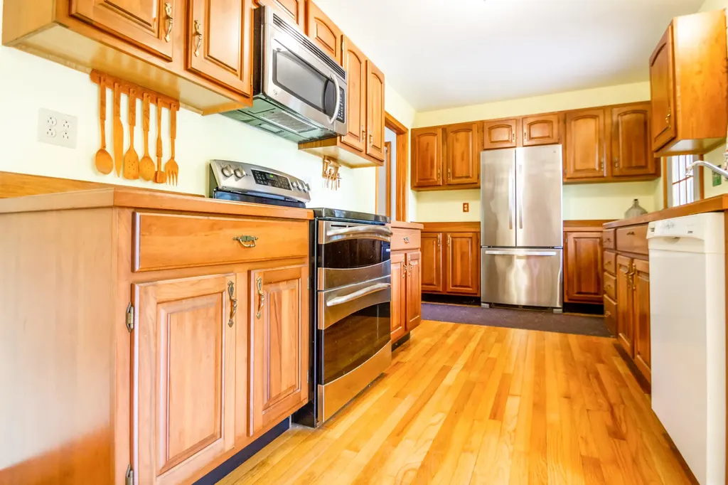 10 Lake St George Terrace Liberty ME 04949