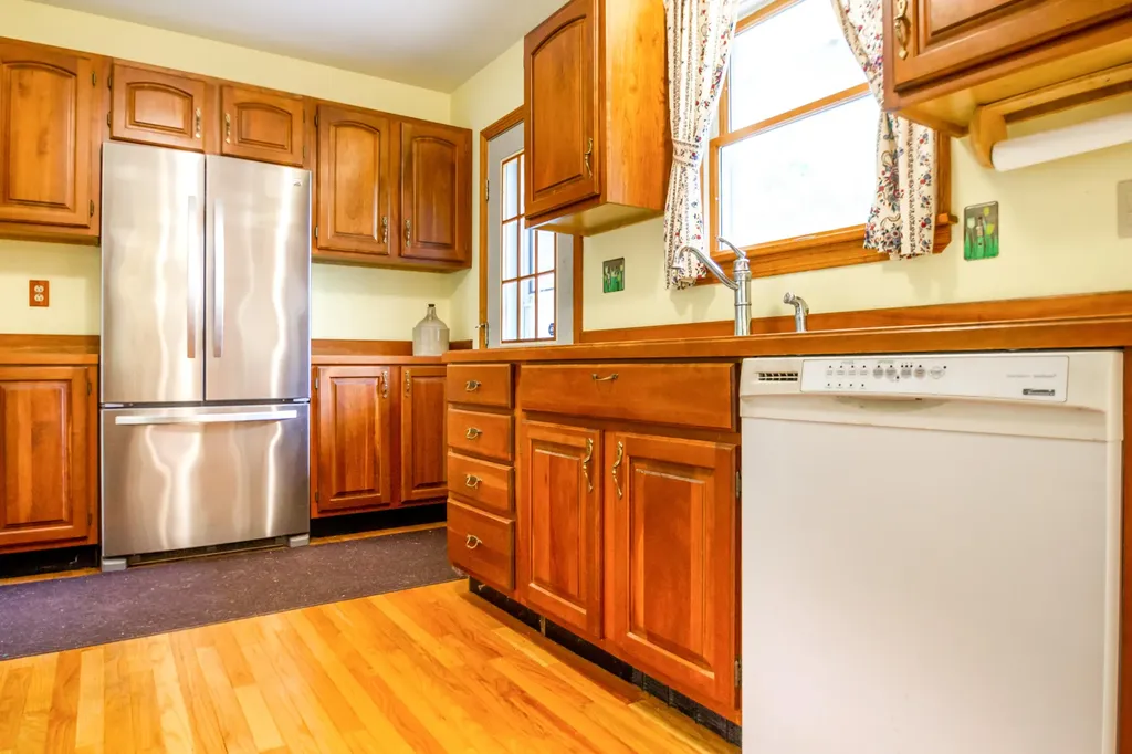 10 Lake St George Terrace Liberty ME 04949