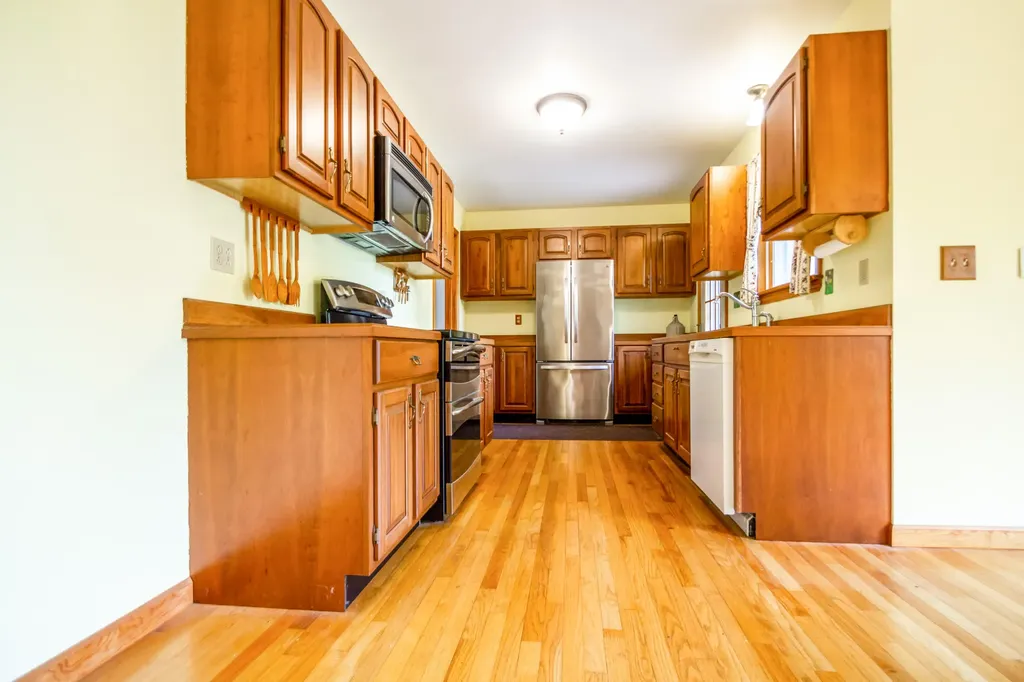 10 Lake St George Terrace Liberty ME 04949