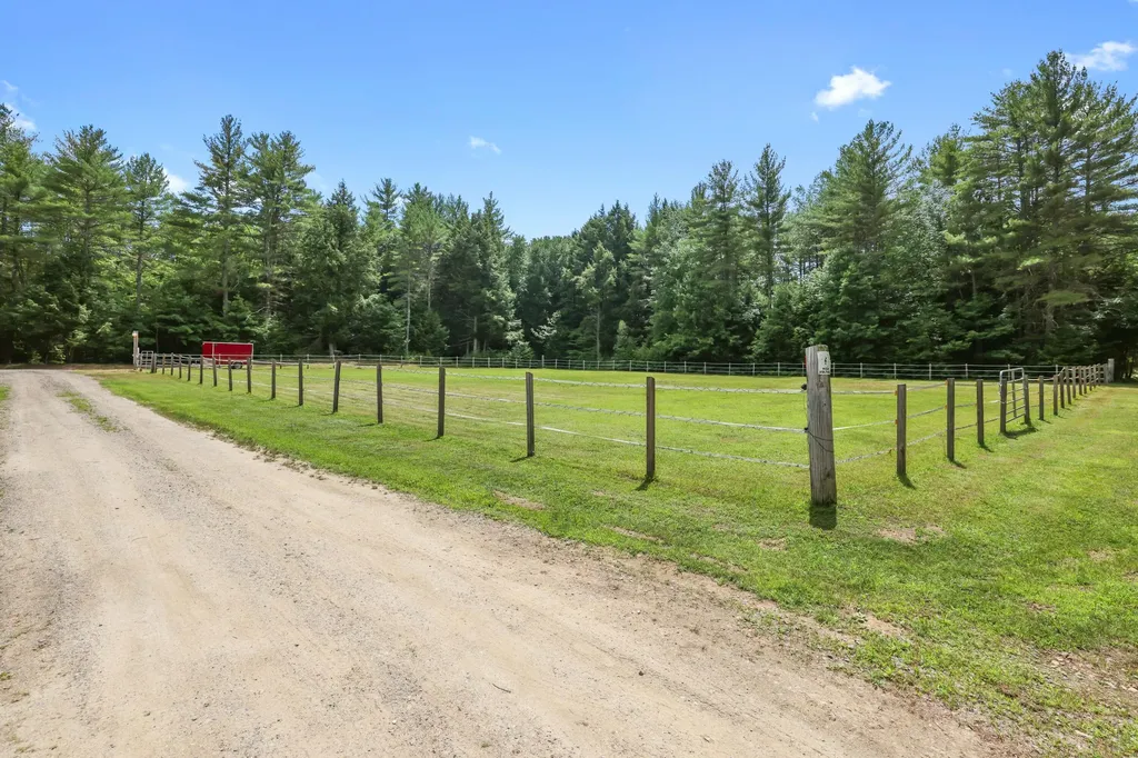 32 Birchcroft Lane Berwick ME 03901