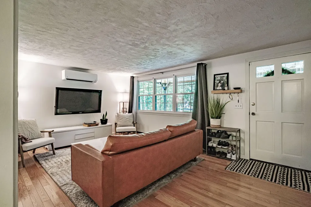 27 Albert Circle Buxton ME 04093