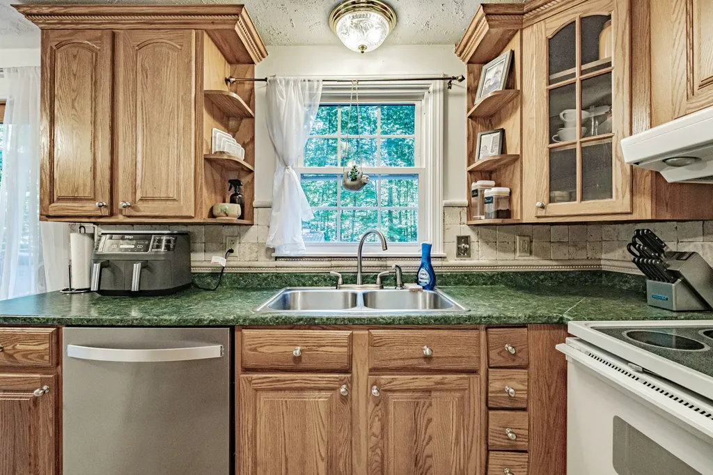 27 Albert Circle Buxton ME 04093