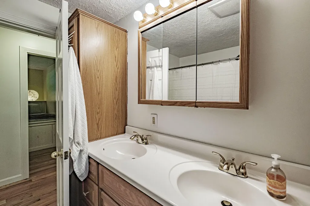 27 Albert Circle Buxton ME 04093