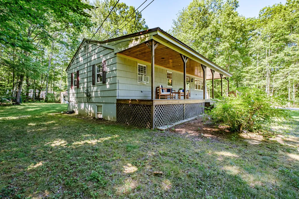 27 Albert Circle Buxton ME 04093