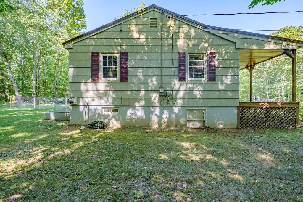27 Albert Circle Buxton ME 04093