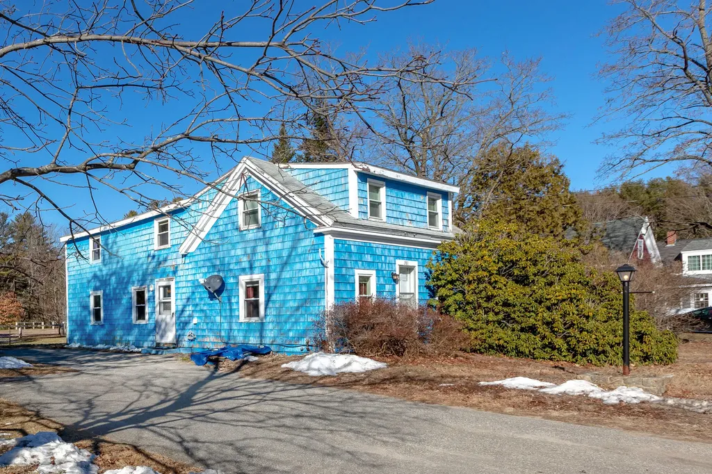 281 Shaker Road Gray ME 04039