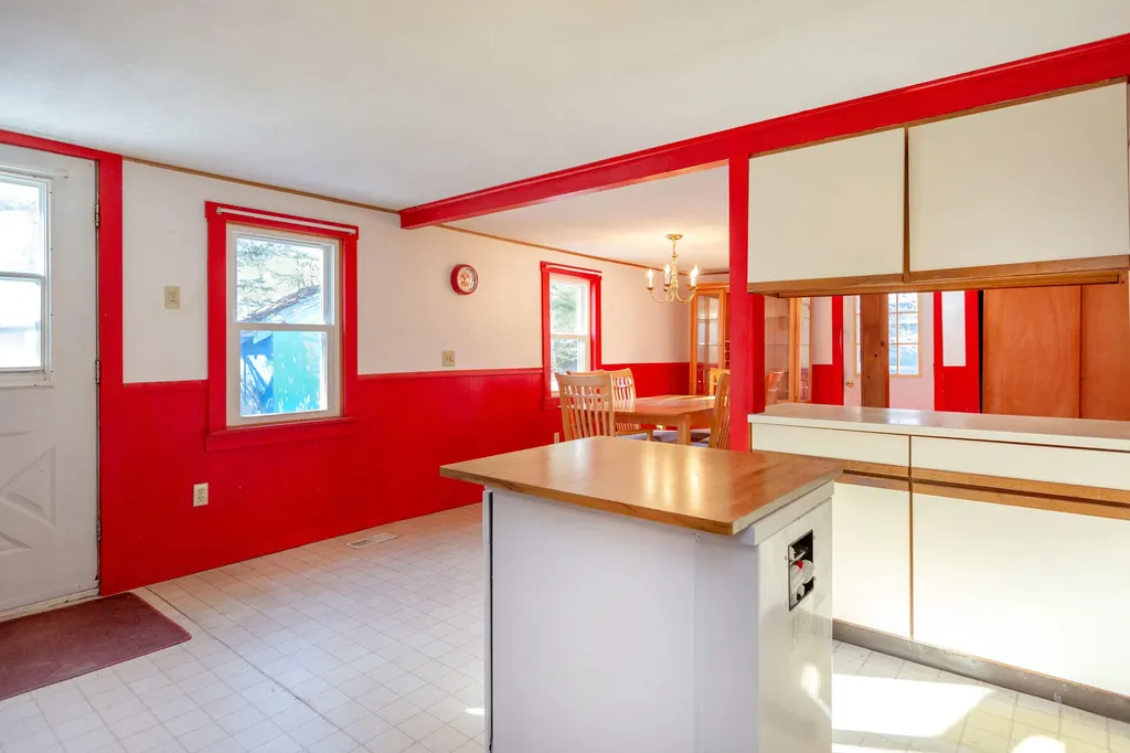 281 Shaker Road Gray ME 04039