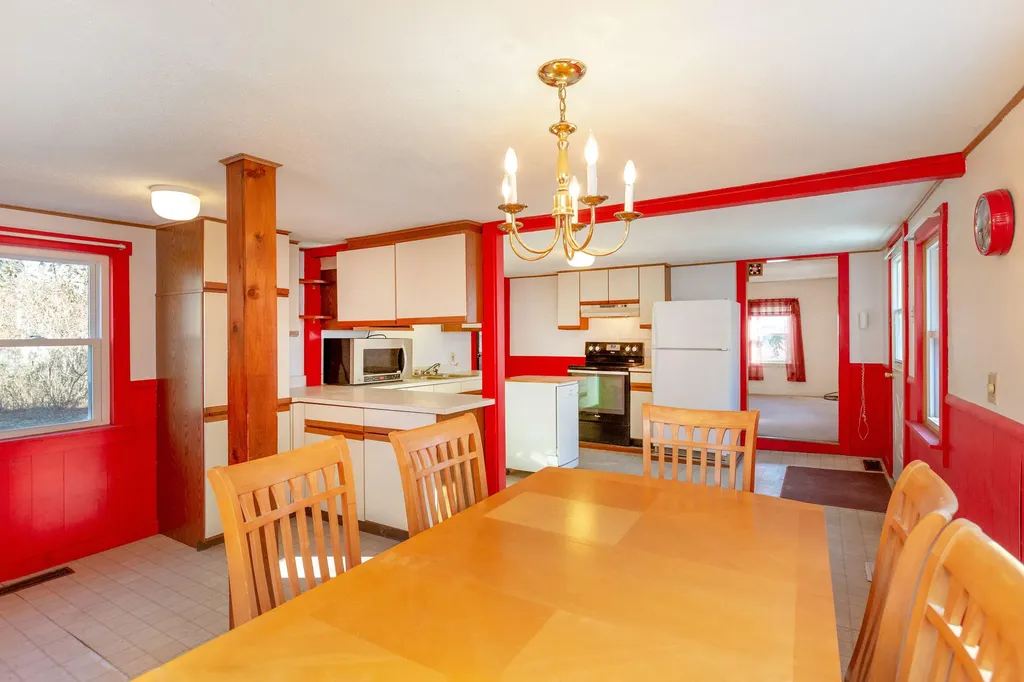 281 Shaker Road Gray ME 04039