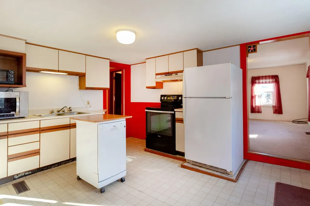 281 Shaker Road Gray ME 04039