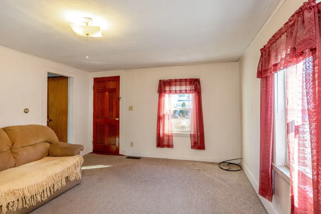 281 Shaker Road Gray ME 04039