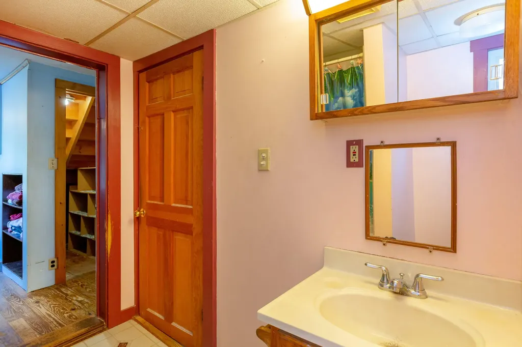 281 Shaker Road Gray ME 04039