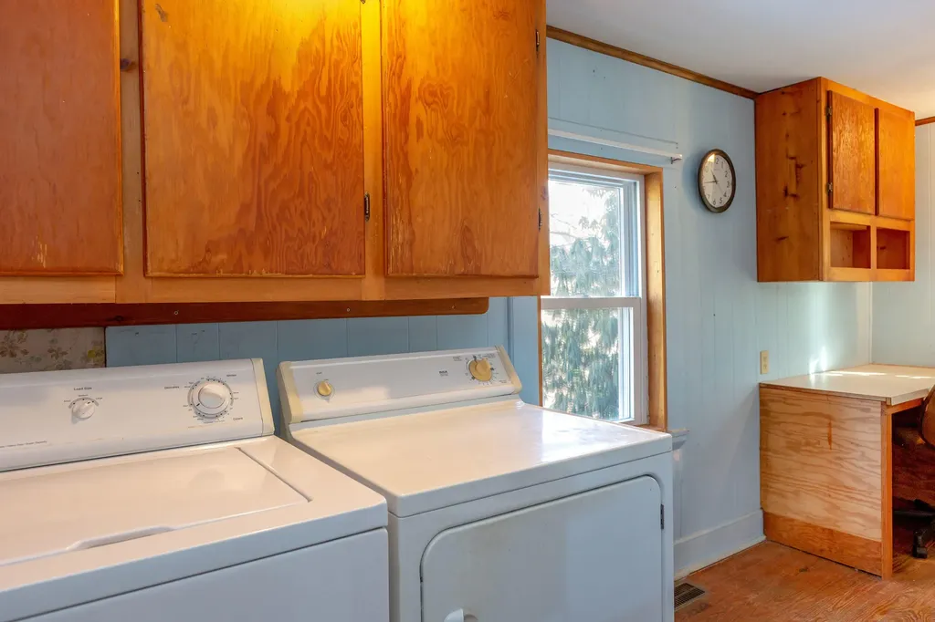 281 Shaker Road Gray ME 04039