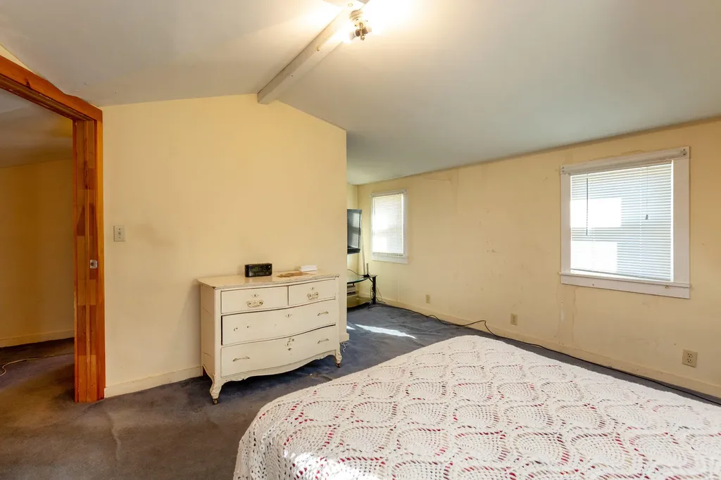 281 Shaker Road Gray ME 04039