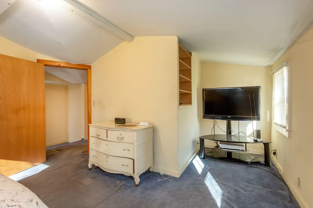 281 Shaker Road Gray ME 04039