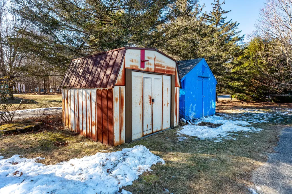 281 Shaker Road Gray ME 04039