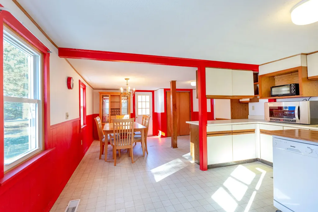 281 Shaker Road Gray ME 04039