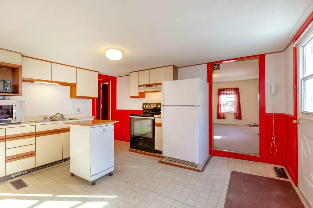 281 Shaker Road Gray ME 04039