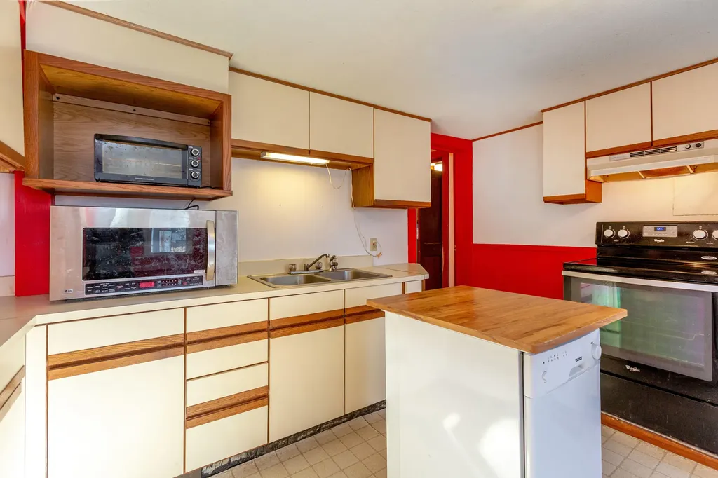281 Shaker Road Gray ME 04039