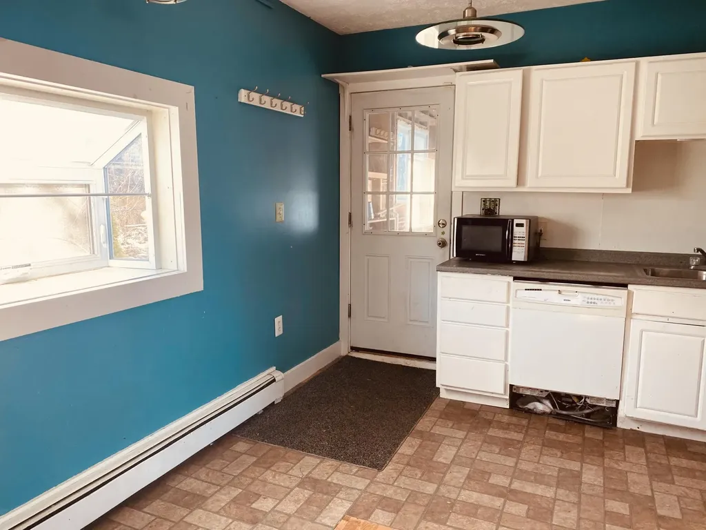 61 Newbury Street Auburn ME 04210