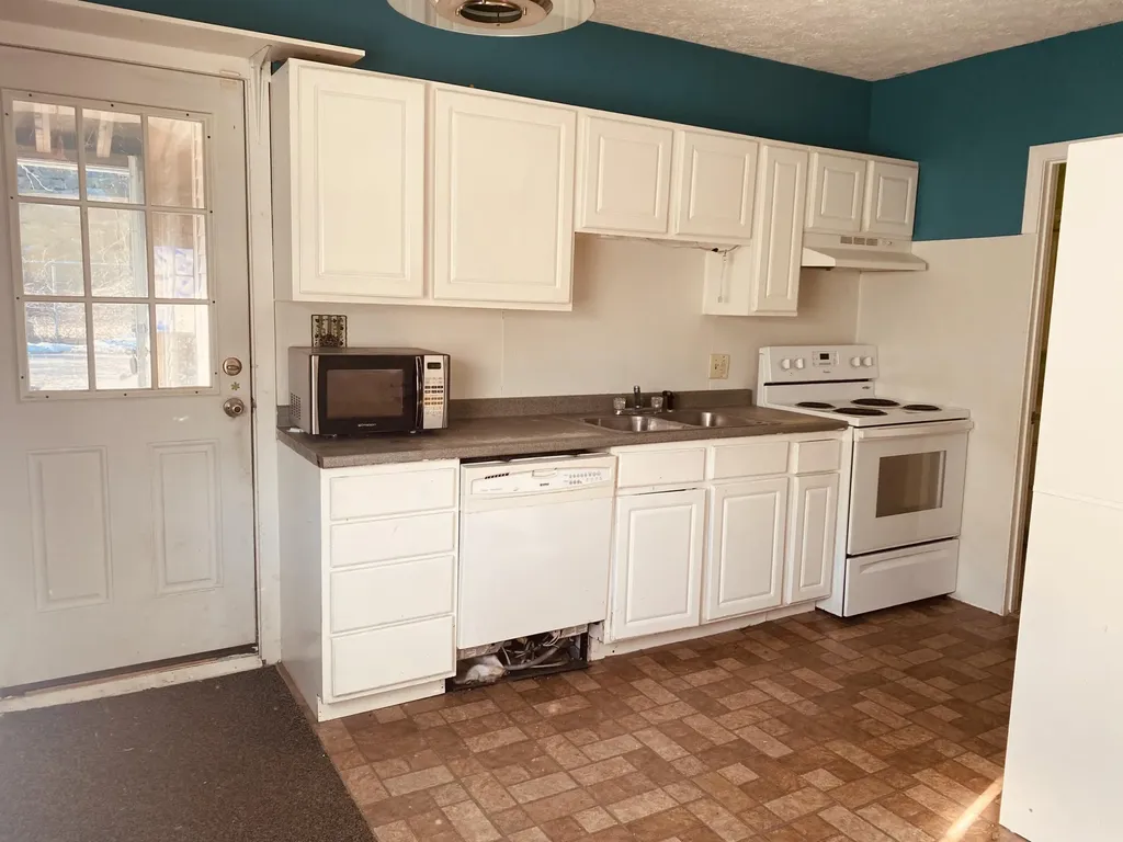 61 Newbury Street Auburn ME 04210