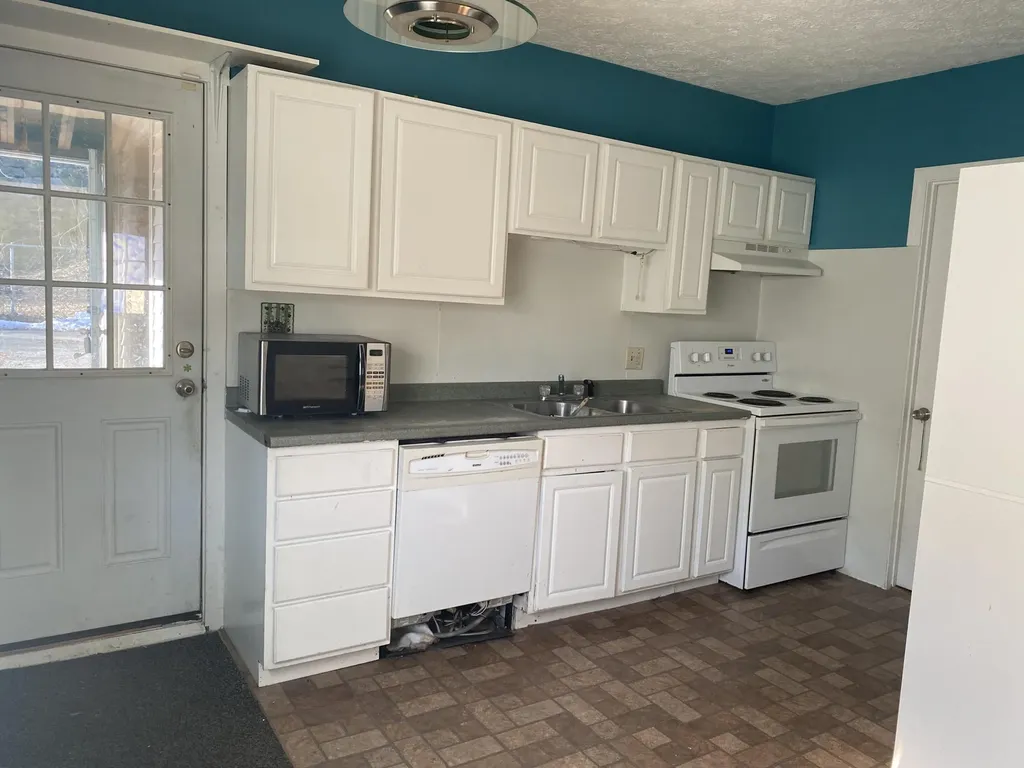 61 Newbury Street Auburn ME 04210