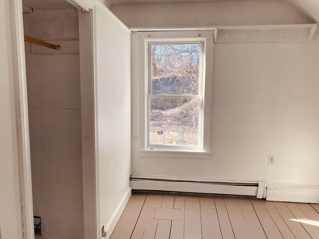 61 Newbury Street Auburn ME 04210