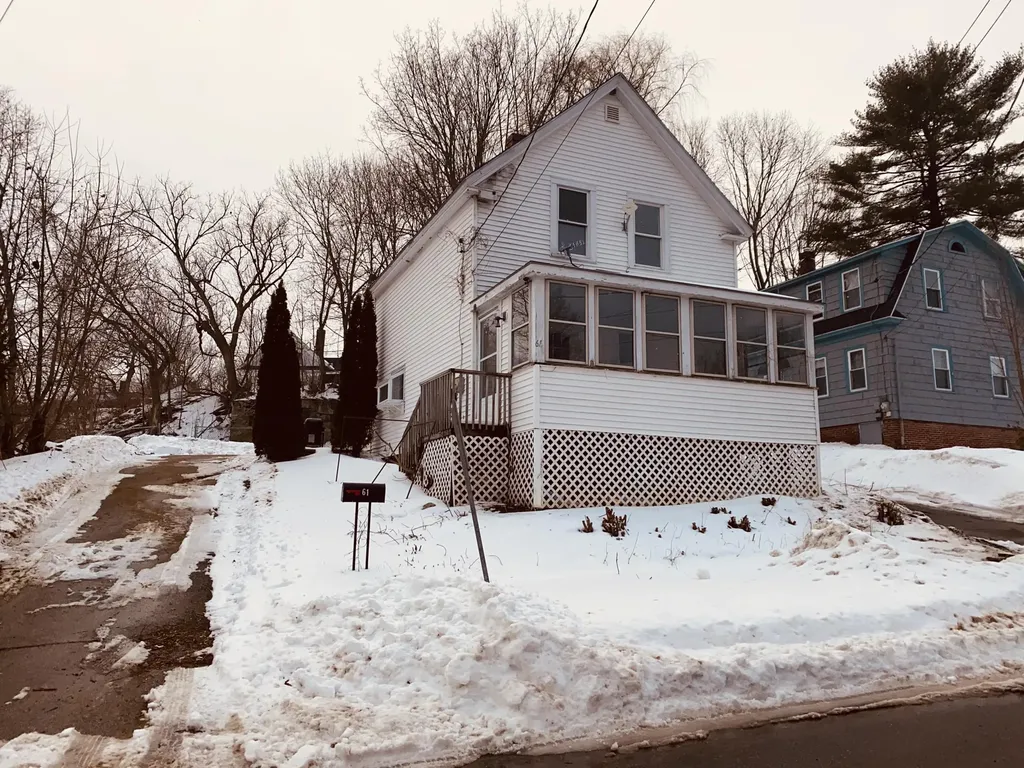 61 Newbury Street Auburn ME 04210