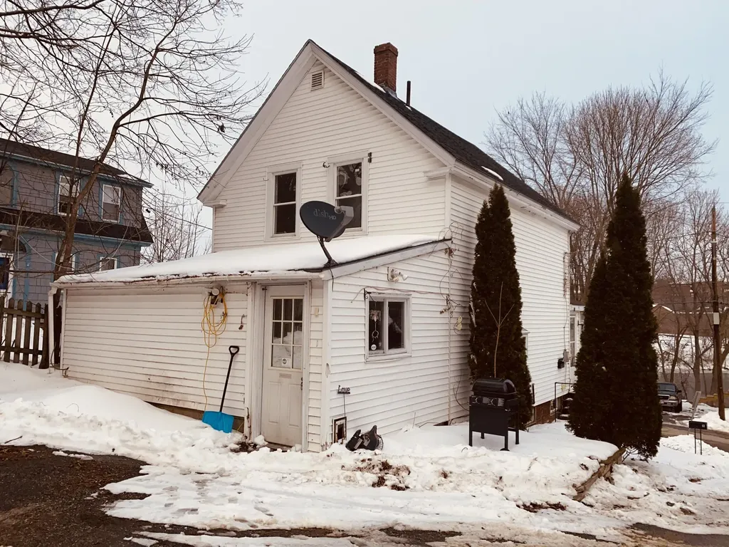 61 Newbury Street Auburn ME 04210