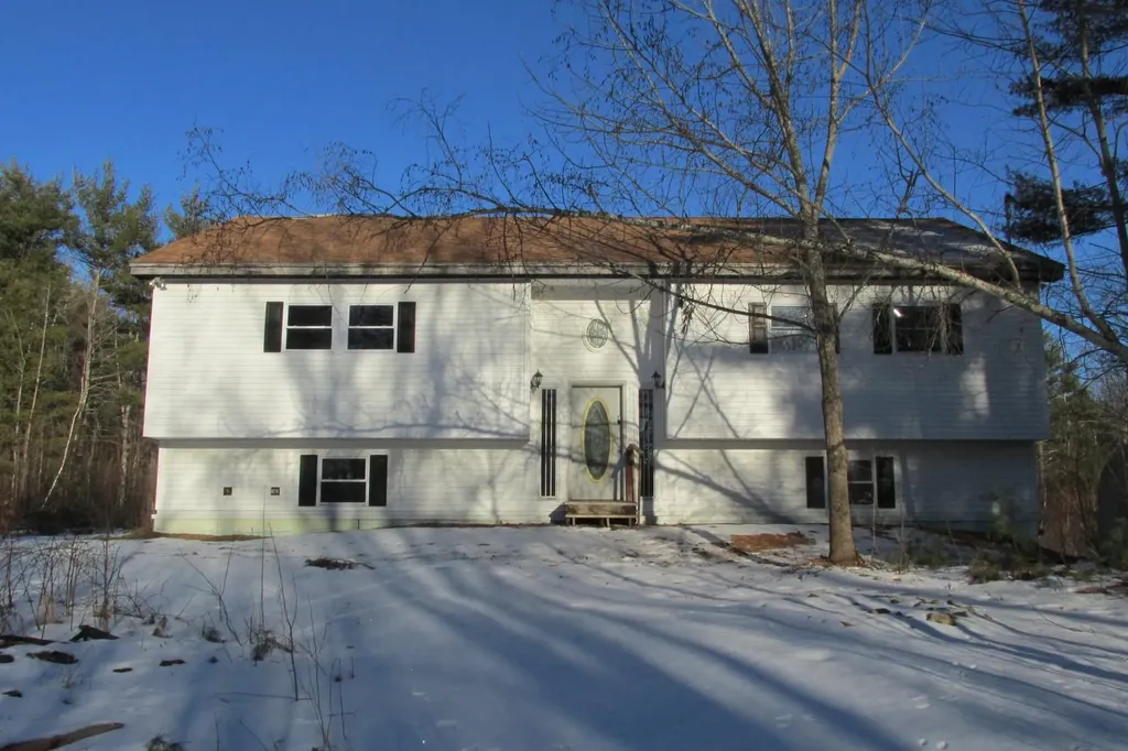 53 Barton Road Windsor ME 04363