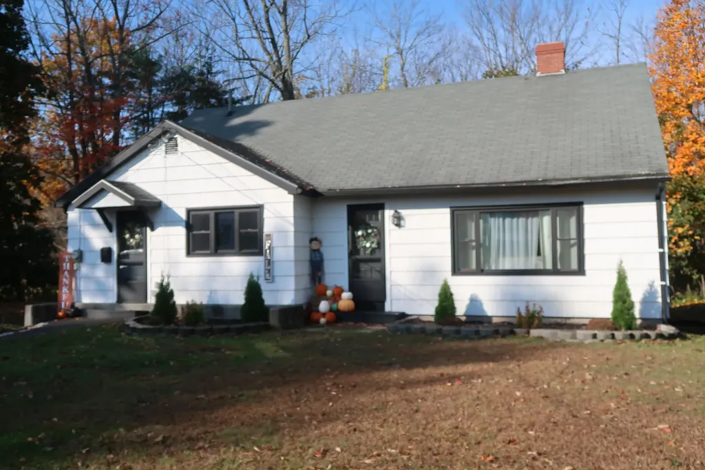 4 Brann Avenue Augusta ME 04330