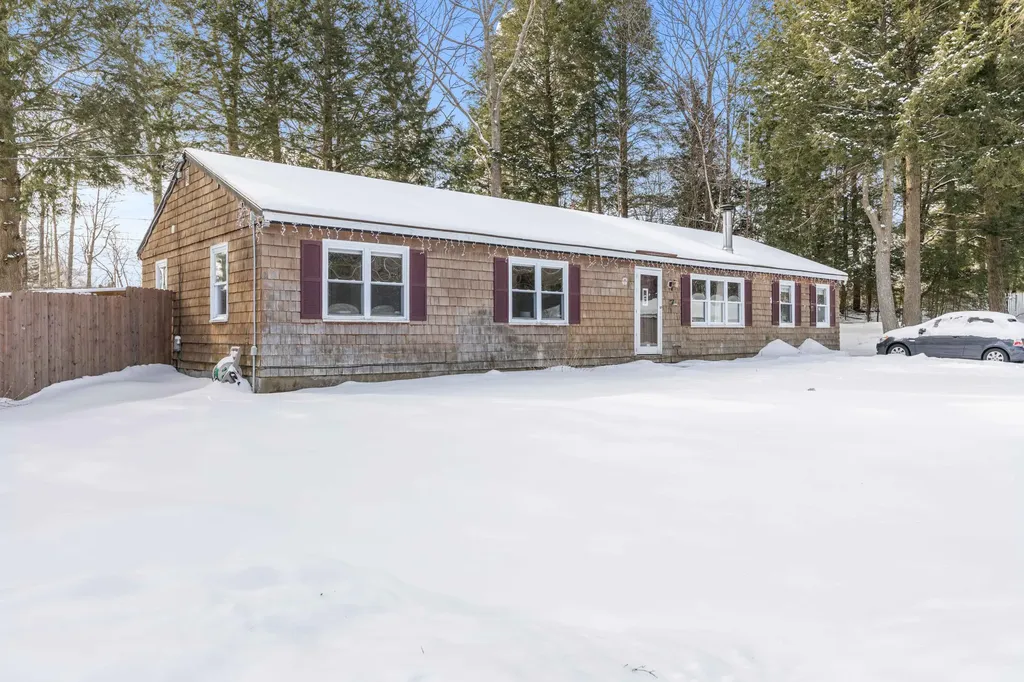 10 Daniel Street Gorham ME 04038