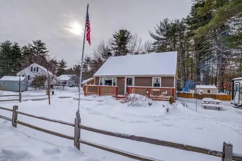 7 Elizabeth Avenue Raymond ME 04071