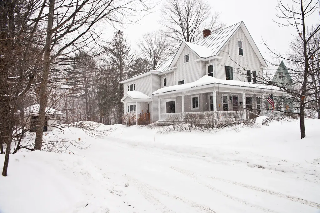 103 Main Street Farmington ME 04938