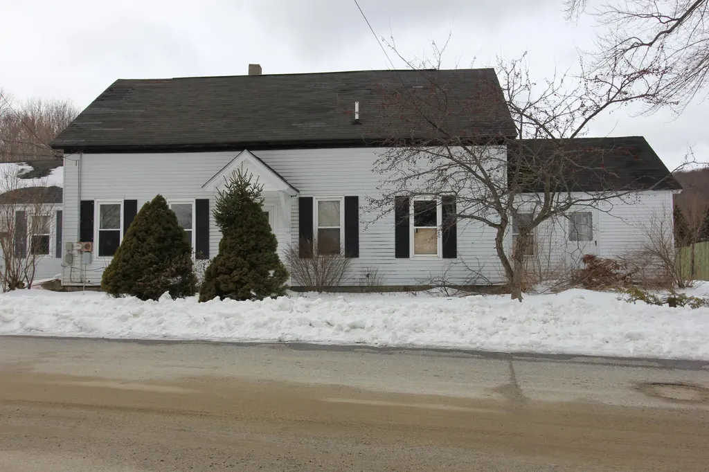 20 Galeville Street Winthrop ME 04364