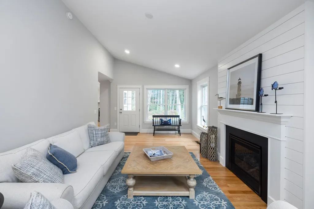 21 Webhannet Place Kennebunk ME 04043
