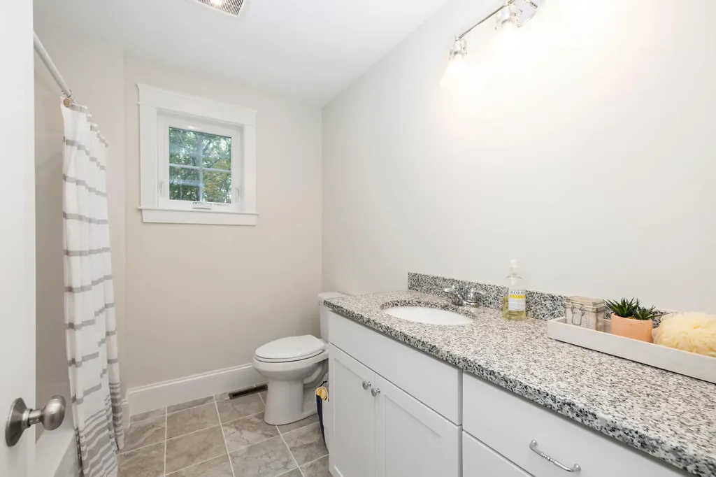 21 Webhannet Place Kennebunk ME 04043