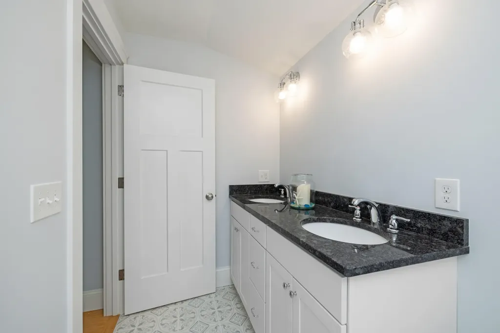 21 Webhannet Place Kennebunk ME 04043
