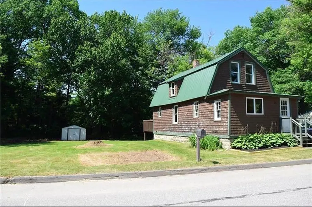 86 Poliquin Avenue Auburn ME 04210