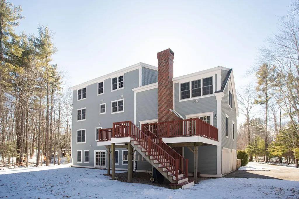 3 Edward Circle York ME 03909