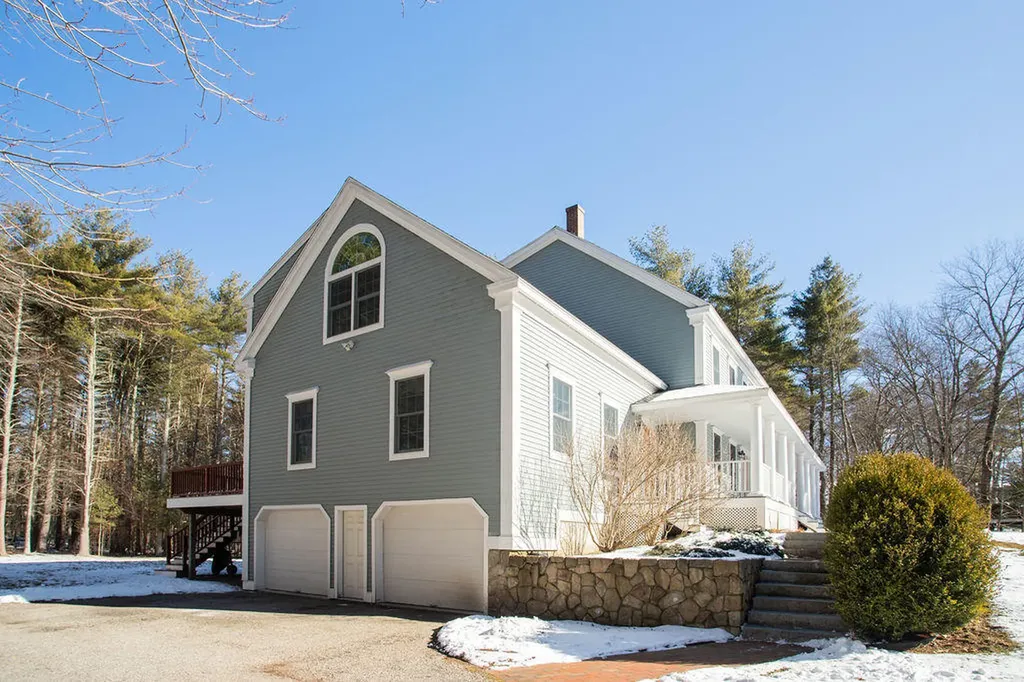 3 Edward Circle York ME 03909