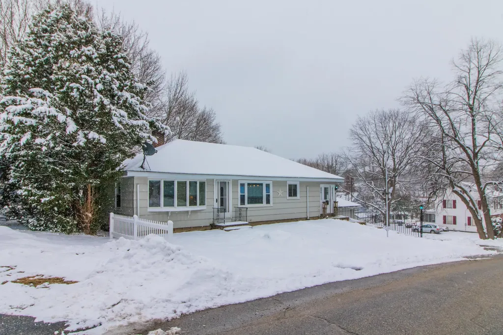 11 Dana Avenue Auburn ME 04210