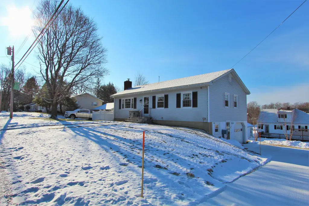 19 Hillcrest Drive Brewer ME 04412