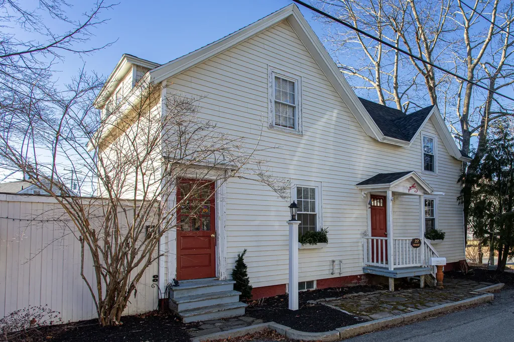 22 Lindsey Street Rockland ME 04841