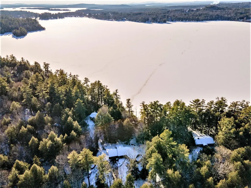 14 Winona Way Wayne ME 04284