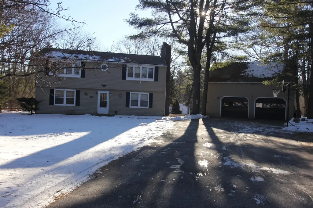 28 Canterbury Lane Turner ME 04282
