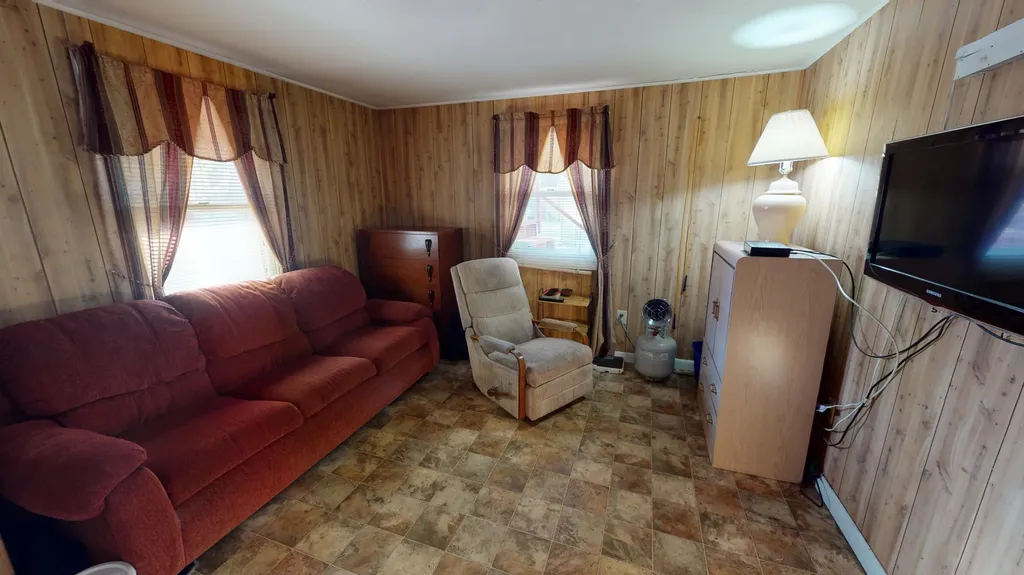 28 Canterbury Lane Turner ME 04282