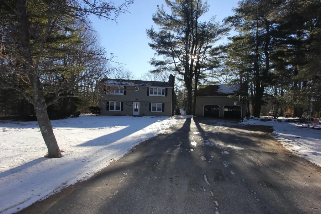 28 Canterbury Lane Turner ME 04282