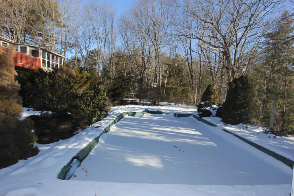 28 Canterbury Lane Turner ME 04282